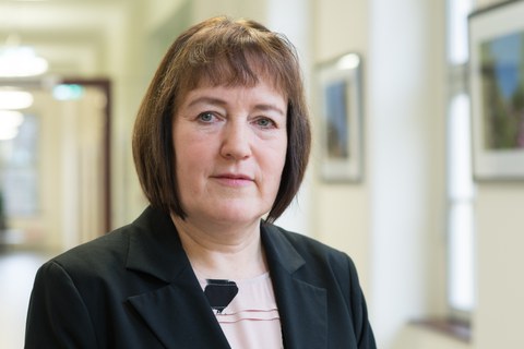 Frau Dr. Farhat