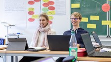 Studierendengruppe stellt Fragen