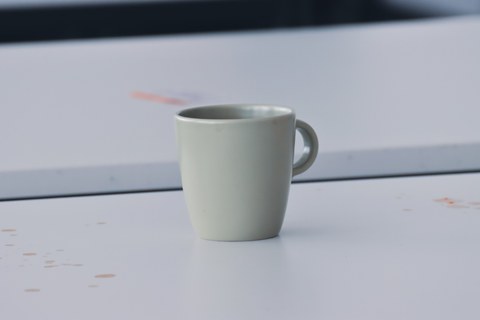 Kaffeetasse im "Seminarraum des Schreckens"