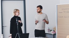 Beratung im Seminarraum des Schreckens