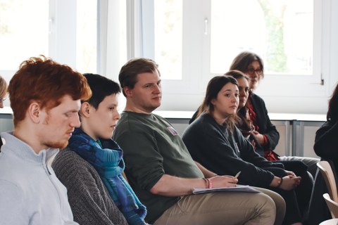 Publikum bei der Podiumsdiskussion