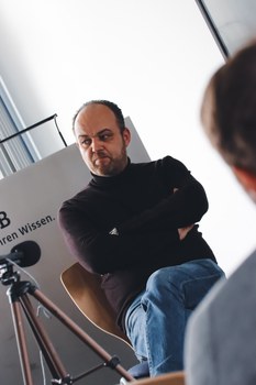 Alexander Lasch bei der Podiumsdikussion
