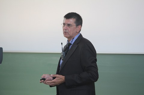 Dr. Uwe Schneider