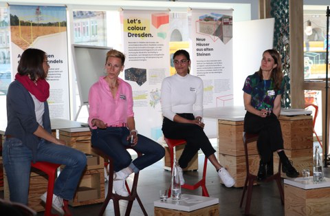 Geschäftsführerin Dr. Anna Martius mit den beiden anderen Referentinnen beim Tuesday Expert Talk mit Role Models