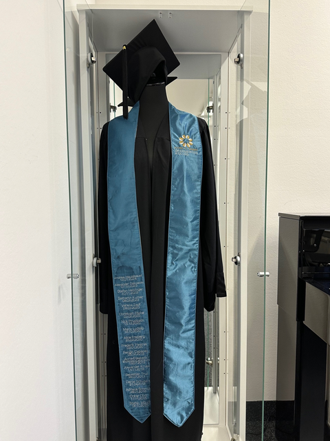 Talar, Doktorhur und Schärpe des Boysen TU Dresden Graduiertenkollegs