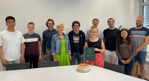 Kollegiatin Verena Zapf präsentiert ihren Kolleginnen und Kollegen ihre Dissertationsschrift