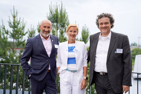 Links Sprecher Professor Hurtado, in der Mitte geschäftsführerin Dr. Anna Martius, rechts Sprecher Professor Hurtado