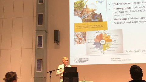 Kollegiat Richard Hartl bei seinem Vortrag