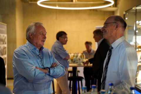Professor Buscher im Gespräch