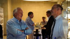 Professor Buscher im Gespräch