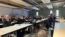 Blick in die Runde der Zuhörerschaft