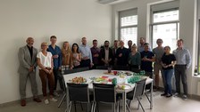 Gruppenfoto der Doktorandinnen und Doktoranden mit Sprecher Professor Hurtado und Geschäftsführerin Doktor Martius