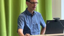 Professor Jens Schippl während seines Vortrags