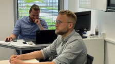 Doktoranden Stefan Heidinger und Felix Spranger