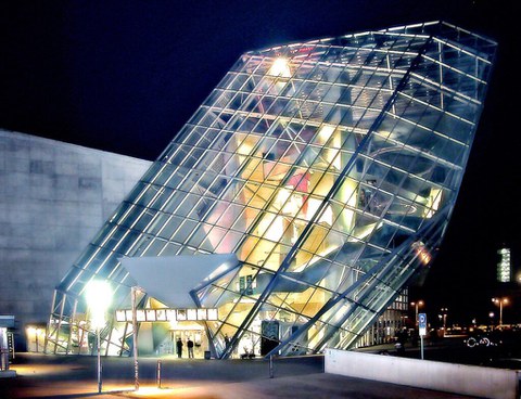 dresden-ufa-kino-bild-joerg-blobelt-cc-by-sa-4.0-2006-1024x786.jpg
