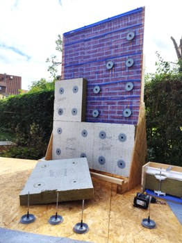 Model of the AktivDHKS on display during the event