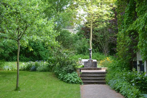 Blick in den Garten am Haus Hohe Pappeln.