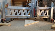 Detailfoto eines Holzelementes im Bauprozess