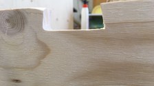 Detailfoto eines Holzelementes im Bauprozess