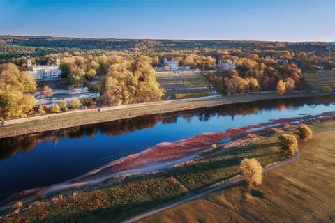 Luftaufnahme von Dresden mit Blick auf die Elbschlösser