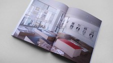 Foto von Seite mit Ausstellungsfoto