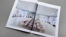 Foto von Seite mit Modellfoto