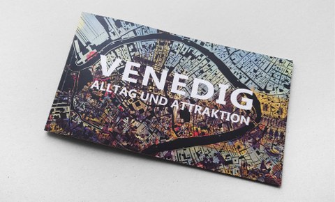 Foto von Buchcover mit Aufschrift Venedig