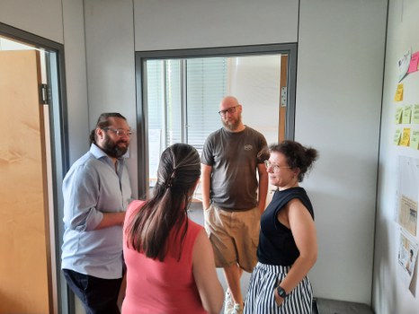 Rege Diskussionen bei dem Besuch des Referats Digitale Stadt