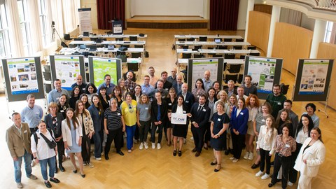Gruppenbild der Teilnehmer:innen am Kick Off des Projekts U_CAN
