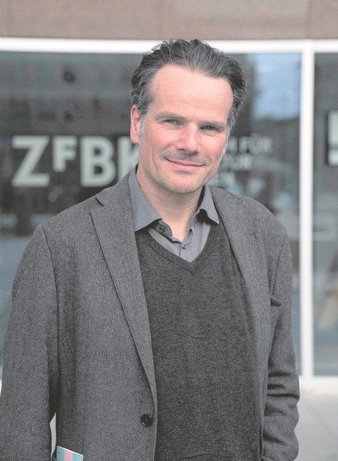 Porträtbild von Prof. Jörg Rainer Noennig