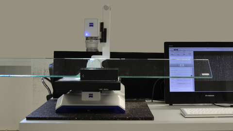 Microscpoic analysis of the surface of a glass edge