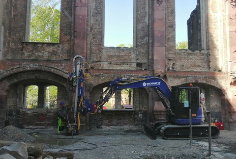 Bau Jegendkirche in der Ruine Trinitatiskirche, Dresden