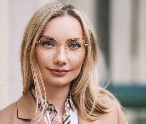 Portraitfoto von Frau Lisa Schlund
