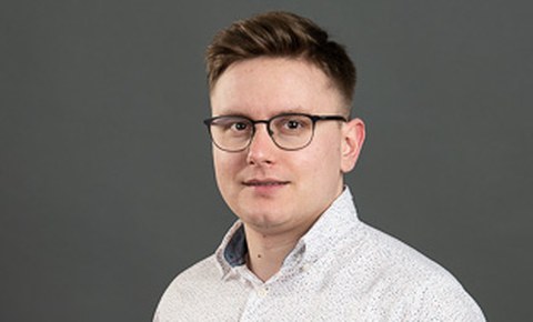 Portraitbild von Janik Mischke
