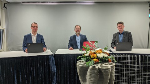 Industrieseminar Beton-3D-Druck am 28.10.2020, zu sehen ist Prof. Dr.-Ing. Jens Otto, Prof. Dr.-Ing. Viktor Mechtcherine, Prof. Dr.-Ing. Frank Will.jpg