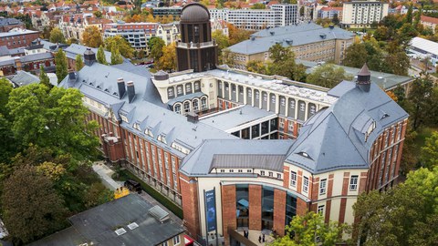 Blick auf den Beyer-Bau