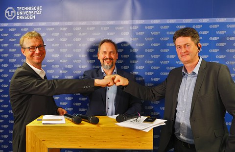 Die Professoren Otto, Mechtcherine und Will freuen sich über ein erfolgreiches 3. Deutsches Industrieseminar