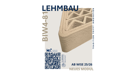 Eine 3D-gedruckte Struktur aus Lehm mit Schrift und einem QR-Code im Vordergrund