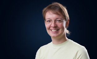 Foto zeigt ein Portrait von Carolin Würgau