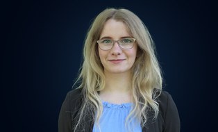 Foto zeigt ein Portrait von Jenny Pech