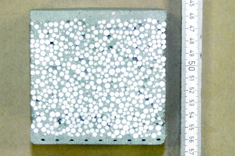 Sandwich specimen made of outer TRC layers and polystyrene concrete in the core
