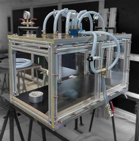 Small vacuum chamber for concreting of standard test samples