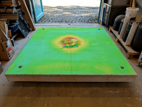 3D-Scan der Rückseite einer verstärkten Stahlbetonplatte nach einer Impaktbelastung