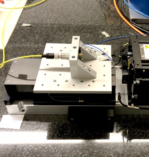 Examined acceleration sensors using low-frequency calibration station at BAM