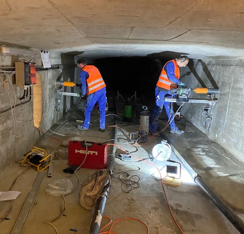 Bohrkernentnahme im Hohlkasten des Bestandsbauwerks 