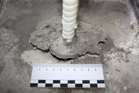 Stab-Ausziehversuch, große Verbundlänge, GFK-Anker, Durchmesser 16 mm 