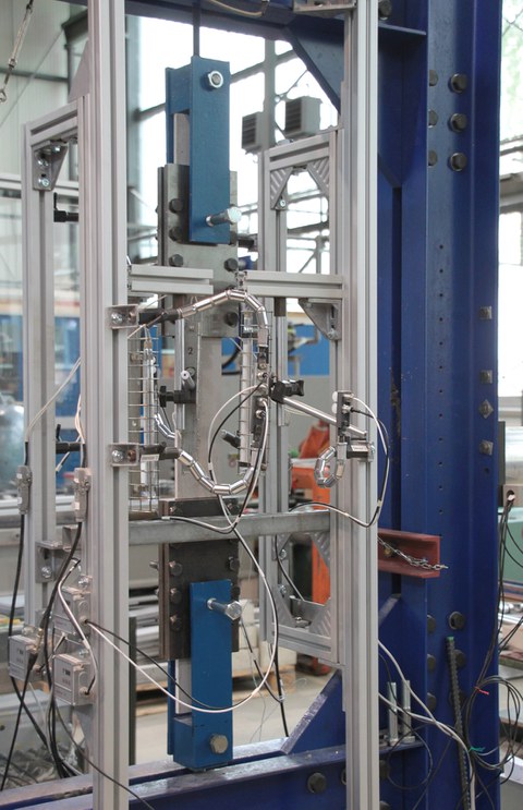 flat sample in open heating stand (tensile test)