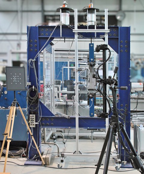 ensile test in biax frame with heating stand