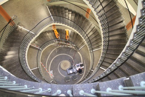 Versuchsaufbau im Haupttreppenhaus