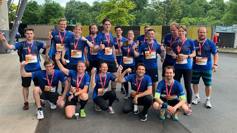Mitarbeiter:innen des Instituts beim Gruppenfoto im Rahmen der Rewe Team Challenge 2023